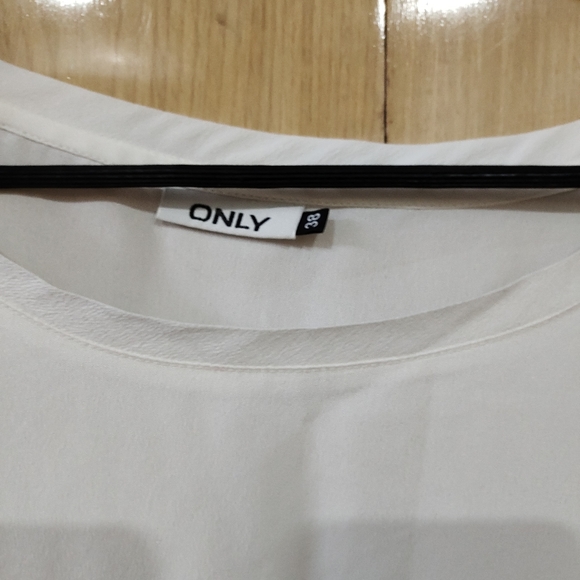 Only white top - Picture 2 of 2